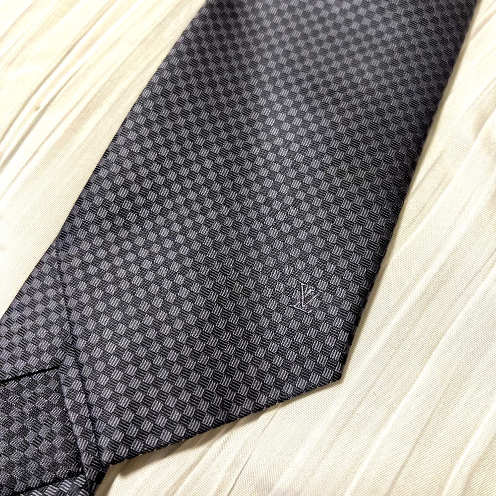 LV Micro Damien Tie ( brand new)